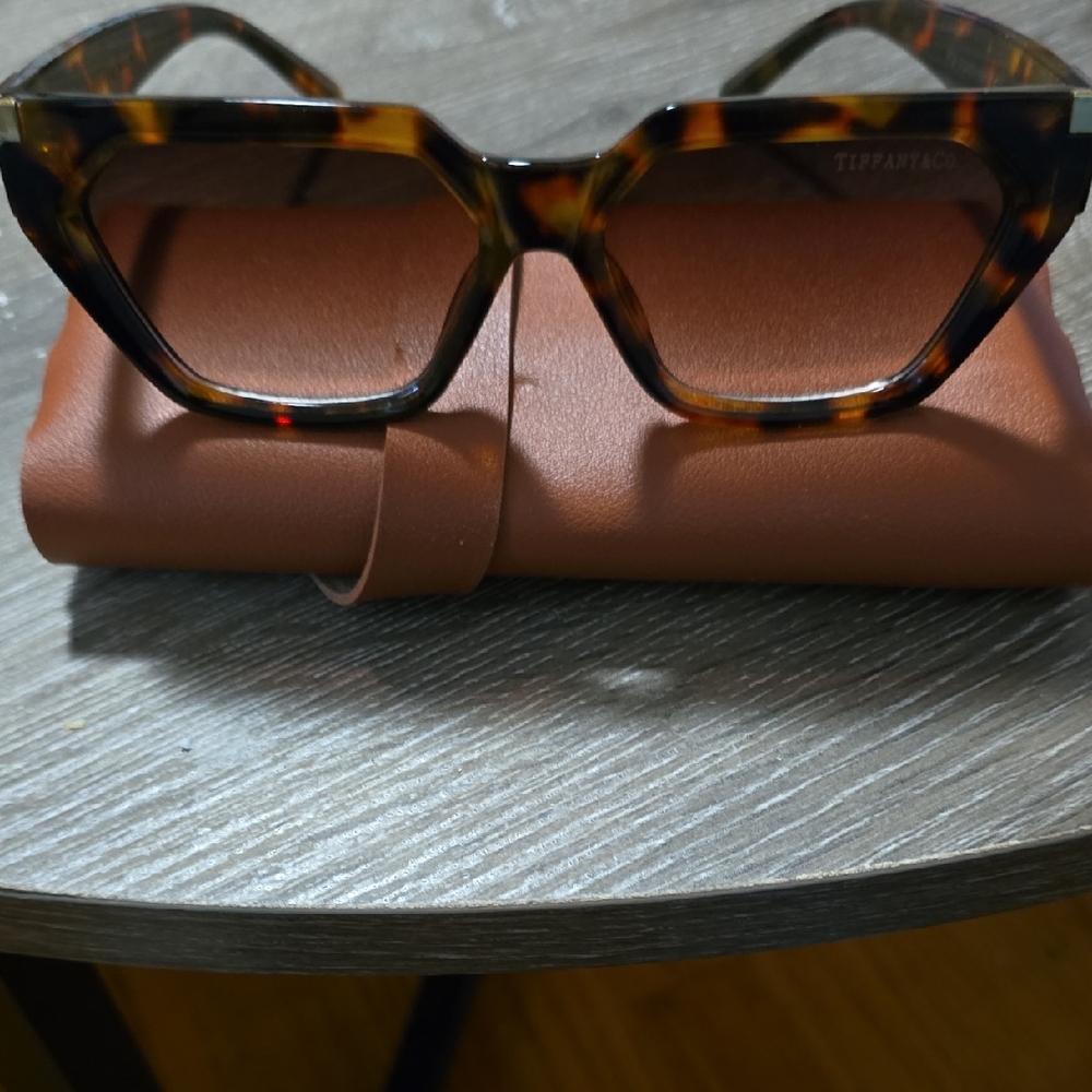 Tortoise Frame Glasses - image 1